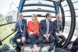 Dienstag und Mittwoch reisten Wirtschaftsministerin Margarete Schramböck und Außenminister Alexander Schallenberg zu Arbeitstreffen nach Israel. Dort wurde eine Seilbahn vom Vorarlberger Hersteller Doppelmayr vorgestellt. Foto: Holey