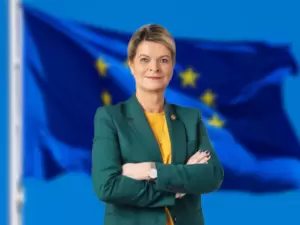 Verteidigungsministerin Klaudia Tanner zum Strategischen Kompass: EU und Österreich neu ausrichten. Bild: ÖBH/ Peter Lechner; iStock.com/ RicoK69