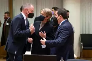 Freitag haben die EU-Innenminister im Europäischen Rat in Brüssel die schnelle und unbürokratische Hilfe für Ukrainerinnen und Ukrainer sichergestellt. Im Bild: Innenminister Gerhard Karner, Bundesrätin Karin Keller-Sutter (Sz), Notis Mitarakis (Gr., v. l.). Foto: BMI / Jürgen Makowecz