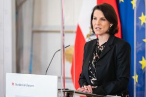 Verfassungsministerin Karoline Edtstadler: Verfahren auf Höhe der Zeit. Foto: Florian Schrötter/BKA