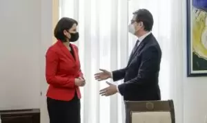 Karoline Edtstadler trifft den Staatspräsidenten Nordmazedoniens Stevo Pendarovski. Foto: BKA