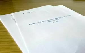 Erster Bericht zum begleitenden Monitoring der Impfpflicht gegen COVID-19 vom 8. März 2022. Foto: Michael Tögel