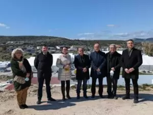 Die VP-Abgeordnete und Menschenrechtssprecherin Gudrun Kugler (im Bild dritte von links) reiste im März zu den Flüchtlingslagern Samos und Lesbos. Foto: gudrunkugler.at/
