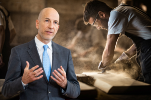 Der österreichische Arbeitsmarkt befindet sich weiterhin auf Stabilitätskurs verkündete Arbeitsminister Martin Kocher. Foto: BKA / Christoph Dunker / iStock skynesher