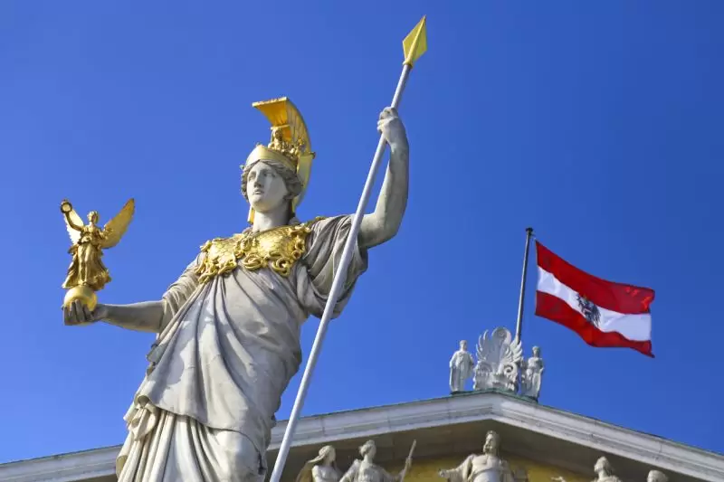 Österreich und die Europäische Union verabschieden derzeit nahezu im Tagestakt neue Maßnahmen für umfassende Sicherheit. Foto: iStock / GoodLifeStudio