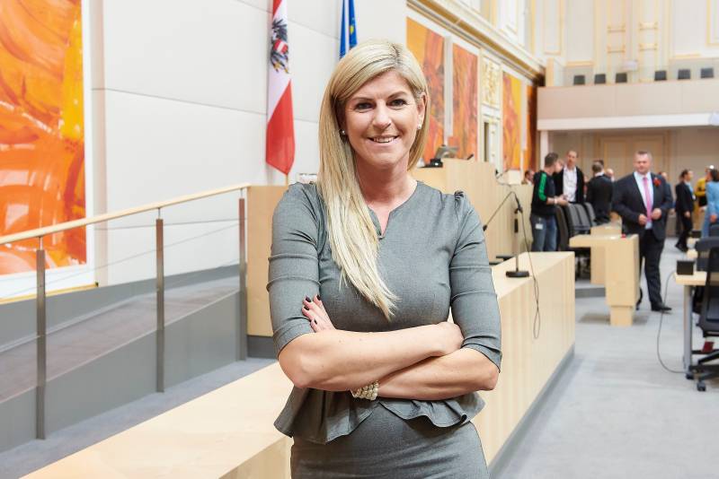 Die Regierung entlastet die Menschen bereits mit fast 4 Mrd. Euro, betont die VP-Energiesprecherin und Abgeordnete zum Nationalrat Tanja Graf. Foto: Büro Tanja Graf Die Regierung entlastet die Menschen bereits mit fast 4 Mrd. Euro, betont die VP-Energiesprecherin und Abgeordnete zum Nationalrat Tanja Graf. Foto: Büro Tanja Graf