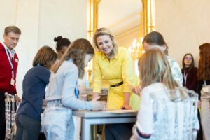 Der Schutz der Kinder vor Gewalt wird durch durch neue Projekte erweitert, die Förderungen für Projekte wurde auf 1,2 Mio. Euro verdoppelt: Frauen- und Familienministerin Susanne Raab (im Bild beim Girl's Day im Kanzleramt). Foto: Christopher Dunker