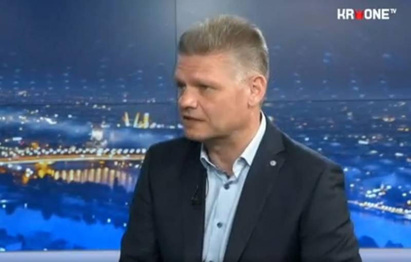Im Interview mit KRONE TV Anchorman Gerhard Koller zieht Andreas Hanger, Fraktionsführer der ÖVP im U-Ausschuss, eine Bilanz über die ersten Befragungswochen. Screenshot: KRONE TV