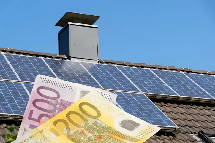 Der Ausbau der Photovoltaik wird erleichtert und beschleunigt: Beim Kauf der Anlagen entfällt die Umsatzsteuer. Dies ein Teil des Maßnahmenpakets, um Bauwirtschaft und Energiewende zu stärken. Foto: iStock/Stadtratte