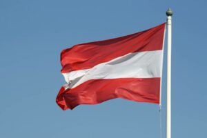 Um dem Fachkräftemangel entgegen zu wirken, schickt die Bundesregierung einen Gesetzestext zur Reform der Rot-Weiß-Rot-Karte (RWR-Karte) in Begutachtung. Foto: iStock ROMAOSLO