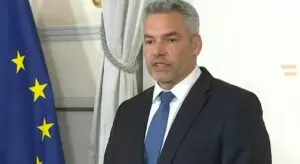 Für Bundeskanzler Karl Nehammer hat die SPÖ mit einer sicherheitsgefährdenden parlamentarischen Anfrage eine rote Linie überschritten. Screenshot: oe24 Livestream