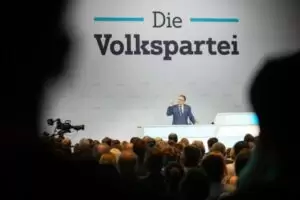 Gerade Familien und Alleinerziehende sind von der Teuerung besonders stark betroffen. Nun erhalten Familien eine zusätzliche Familienbeihilfe von 180 Euro. Weitere Familienentlastungen folgen. ÖVP-Klubobmann August Wöginger sieht die Familien gestärkt. Foto: Jakob Glaser