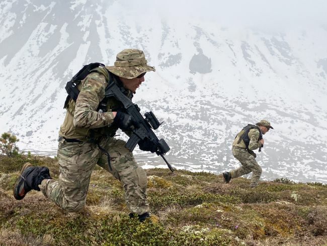 Soldaten aus vier Nationen trainieren derzeit in Tirol unter Führung des Bundesheeres den Kampf im Gebirge. Foto: Bundesheer/Ingo Stefan