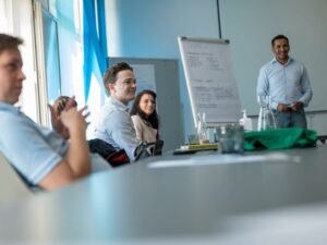 Das Präsidium der FCG Jugend arbeitet an neuen Projekten für junge Arbeitnehmer und Lehrlinge. Am Bild zu sehen: Generalsekretär Alexander Jansa, Bundesvorsitzende Desislava Fatahi und Stellvertreter Leonhard Wassiq. Foto: FCG Jugend