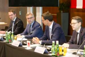 LH Markus Wallner leitete die Konferenz der Landeshauptleute mit Finanzminister Magnus Brunner. Foto: Land Vorarlberg/D. Mathis