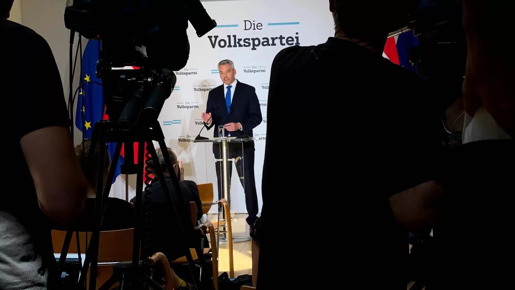 Bundeskanzler Karl Nehammer präsentierte an der Politischen Akademie sein neues Regierungsteam. Foto: Zur-Sache.at / Michael Tögel