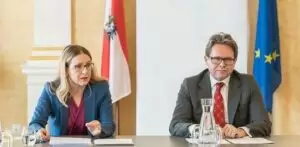 Digitalisierungsministerin Margarete Schramböck und Bildungsminister Martin Polaschek stellen den Digitale Aktionsplan für Universitäten vor. Foto: Büro Margarete Schramböck