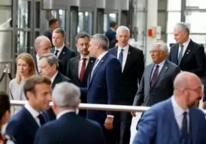 Aufstellen für das Familienfoto: Bundeskanzler Karl Nehammer beim Rat der Staats- und Regierungschefs der EU in Brüssel. Foto: Bka/Dragan Tatic