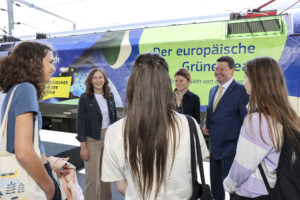 Die Eurobarometer-Umfrage von Mai 2022 kam zu dem Ergebnis: Jugendliche erwarten sich von diesem Jahr, dass die Gesellschaft und Entscheidungsträger verstärkt auf die Meinung und Bedürfnisse junger Menschen hören. Foto: Vertretung der EU-Kommission in Österreich/APA-Fotoservice/Reither