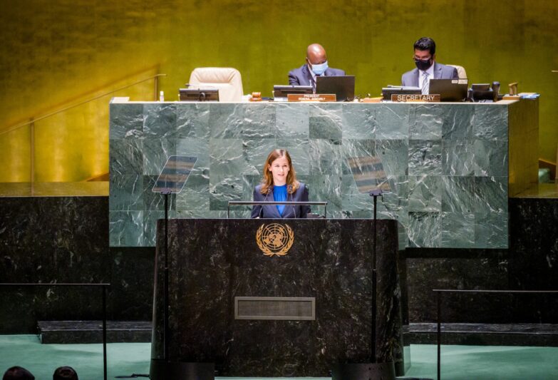 Am 6. Juni 2022 reiste Staatssekretärin Claudia Plakolm nach New York. Im Bild bei der Rede zum Thema Jugendkriminalität vor der UNO-Generalversammlung. Foto: BKA/ Arno Melicharek