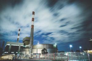 Unternehmen, die Energie wirksam einsetzen, erhalten Kredit-Garantie für ihre Investitionen. Bild: Kraftwerk Simmering Foto: Wien Energie / Ian Ehm