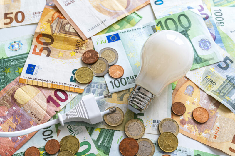 Mit einem Kostenzuschuss von insgesamt 450 Mio. €für energieintensive Unternehmen will die Regierung sicherstellen, dass diese Unternehmen liquide bleiben und nicht unter den erdrückenden Energiekosten leiden. Foto: iStock / fcafotodigital
