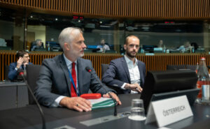 Für Staatssekretär Florian Tursky ist die neue EU-Roaming-Verordnung ein Beispiel für die Vorteile in der EU. Foto: Christopher Dunker