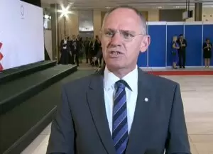 Schlägt Alarm und sieht dringenden Handlungsbedarf im Kampf gegen die illegale Migration. Innenminister Gerhard Karner beim informellen Innenministertreffen in Prag. Foto: Screenshot Zur-Sache.