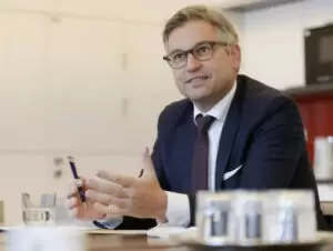 In den kommenden vier Jahren wird die Abschaffung der Kalten Progression 20 Milliarden Euro Entlastung bringen. Für Finanzminister Magnus Brunner ein "historisches Paket". Foto: BMF