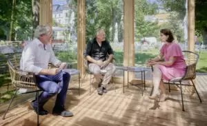 Europa- und Verfassungsministerin Karoline Edtstadler im Kurier-Interview mit Richard Grasl und Martin Gebhart. Foto: Kurier/Jeff Mangione
