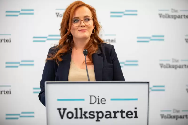Am Mittwoch lud ÖVP-Generalsekretärin, Laura Sachslehner, zu einer weiteren Pressekonferenz zu den „Scheinheiligkeiten der SPÖ“. Dieses Mal ging es neben den Gebührenerhöhungen in Wien auch um das Burgenland und den Landeshauptmann Doskozil. Foto: ÖVP