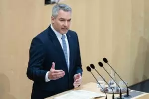 Mit August beginnt die Entlastungswelle zu rollen und im Herbst kommt die Energiepreisbremse. Das gab Bundeskanzler Karl Nehammer im Krone-Sommergespräch am Mittwoch bekannt. Foto: BKA / Florian Schrötter