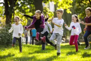 Für Familien ist im August die doppelte Familienbeihilfe am Konto. Foto: istock / damircudic