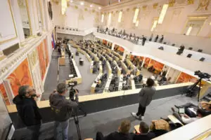 Die türkis-grüne Koalition ruft am 3. Oktober zu einer Sondersitzung. Foto: Parlamentsdirektion / Johannes Zinner