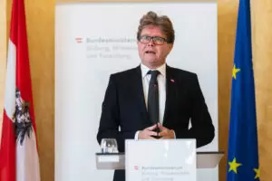 Bildungsminister Martin Polaschek: Lehrkräfte sollen sich auf Unterricht konzentrieren können, daher werden sie in der Verwaltung entlastet. Foto: Bka/Florian Schrötter