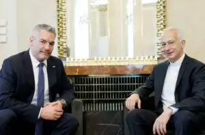 Die Regierungsmitglieder der ÖVP unterstützen mit dem Klimabonus die Aktion der Caritas. Im Bild Bundeskanzler Karl Nehammer und Caritas-Chef Michael Landau. Foto: BKA/Tatic