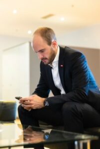 Über eine Million Mal wurde die App "Digitales Amt" heruntergeladen. Für Staatssekretär Florian Tursky eine klare Bestätigung für seine zukünftigen Vorhaben. Foto: BKA / Christopher Dunker
