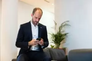 Die App "Digitales Amt" ist eine Erfolgsgeschichte der österreichischen E-Government-Services. Staatssekretär Tursky zeigt sich erfreut, dass die Österreicher dieses Angebot annehmen. Foto: BKA / Christopher Dunker