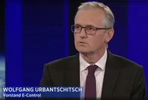 Schloss eine Insolvenz der Wien Energie und Versorgungsengpass für zwei Millionen Kunden nicht aus. Dank der Milliarden-Finanzspritze des Bundes konnte dies verhindert werden. e-Control Vorstand Wolfgang Urbanitsch am Donnerstagabend in der ZIB2. Foto: Screenshot Zur-Sache / orf.tvthek.at