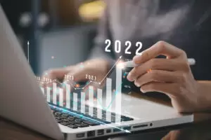 Trotz globaler Krisen und großer Unsicherheiten wächst Österreichs Wirtschaft weiter. Wie die Statistik Austria am Donnerstag bekanntgab, lag im 2. Quartal die österreichische Wirtschaftsleistung um 6,0 % über dem Vorjahresquartal. Foto: iStock / Khanchit Khirisutchalual
