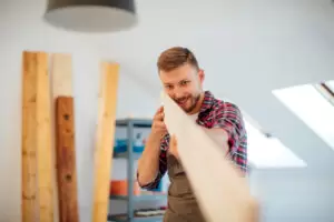Der Arbeitsmarkt trotzt den Krisen und der wirtschaftliche Ausblick ist für Österreich nach wie vor positiv. Foto: istock / vgajic