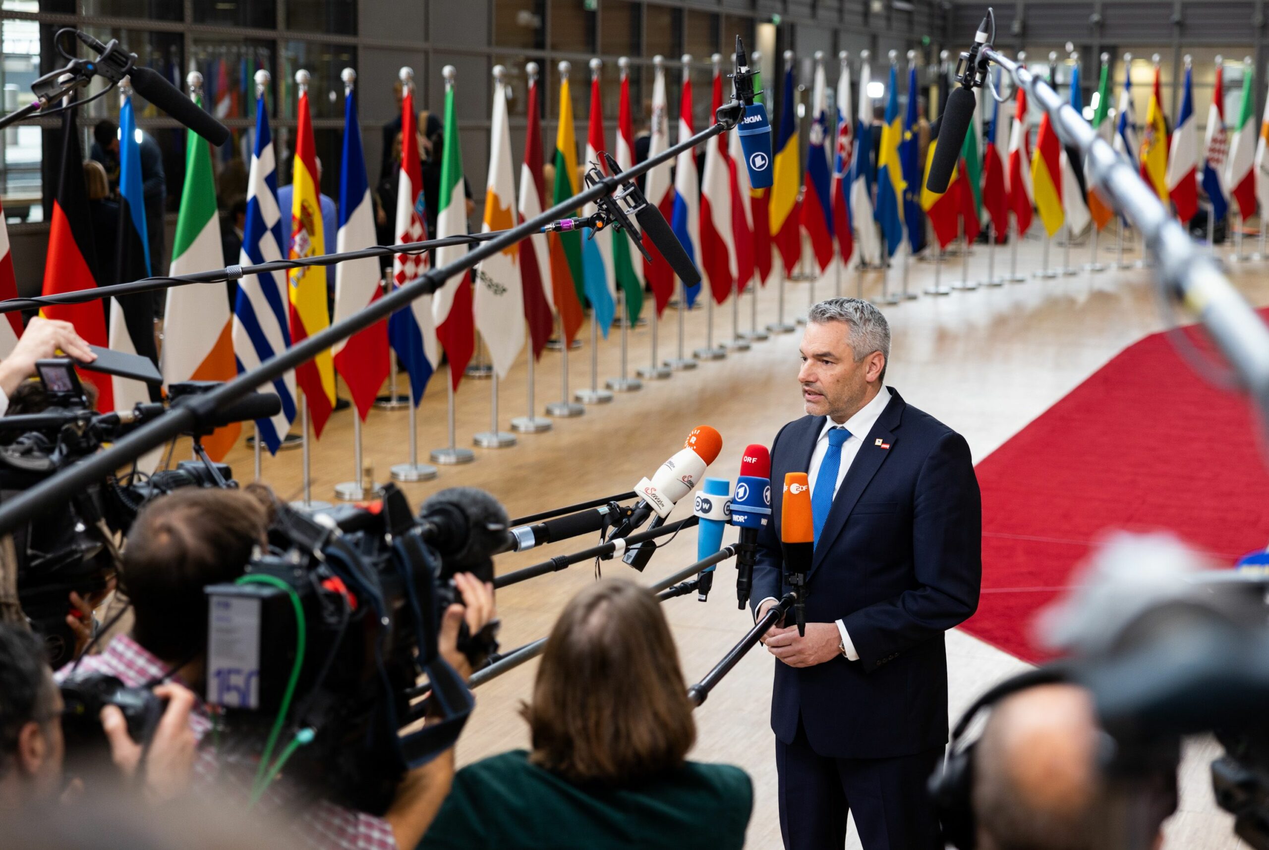 Bundeskanzler Karl Nehammer vor dem Europäischen Rat in Brüssel: Für koordinierten Einkauf von Gas. Foto: Bka/Christopher Dunker
