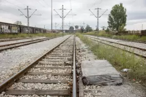 Beginn der Balkanroute: In Griechenland (Bild: bei Thessaloniki) warten etwa Afghanen in aufgelassenen Waggons, um mit Güterzügen nordwärts auf die Balkanroute und dann in die EU und auch nach Österreich zu gelangen. Foto: Imago/Nicolas Economoux