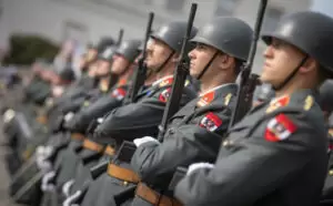 Am Freitag gab Verteidigungsministerin Klaudia Tanner das Programm für die Bundesheer-Schau am Nationalfeiertag bekannt. Neben zahlreichen Vorführungen werden auch 1.000 Grundwehrdiener angelobt. Foto: ÖBH