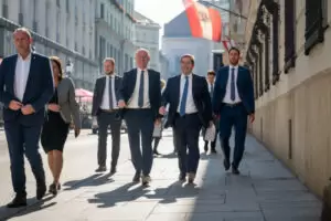 Am Dienstag trafen sich Innenminister Gerhard Karner und der griechische Migrationsminister Notis Mitarakis zu einem Gespräch über die andauernde Flüchtlingskrise und die illegale Migration. Foto: BMI / Jürgen Makowecz