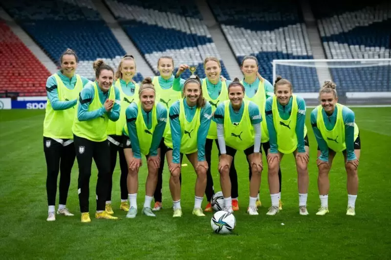 Das Frauen-Nationalteam vor dem Qualifikationsspiel gegen Schottland am Donnerstag in Glasgow. Foto: ÖFB/Paul Gruber
