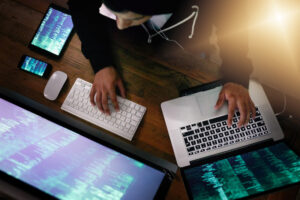 Digitale Kompetenzen werden für den Arbeitsmarkt immer wichtiger. Der Rat der Arbeitswelten tagte dazu am Montag. Foto: istock / PeopleImages