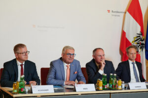 Andreas Achrainer, Alfred Riedl, Gerhard Karner und Peter Webinger in der Video-Konferenz. Foto: BMI/Karl Schober