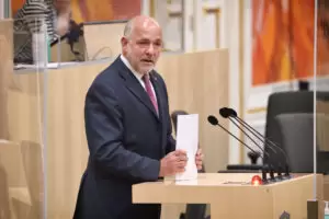 ÖVP-Abg. Martin Engelberg: Kooperation mit dem Süden forcieren. Foto: Parlament/J. Zinner