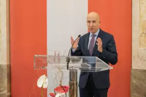 Trotz trüben Aussichten und einem sehr schwierigen Umfeld zeigt sich der Arbeitsmarkt in Österreich nach wie vor stabil und krisenresistent. Foto: BMAW/Holey